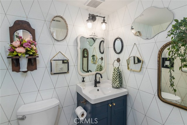 Detail Gallery Image 12 of 21 For 10064 Larwin Ave #3,  Chatsworth,  CA 91311 - 4 Beds | 2/1 Baths