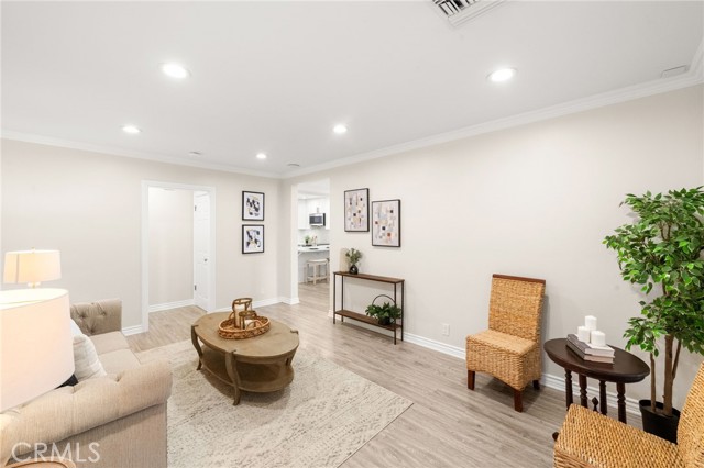 6019 Greentop Street, Lakewood CA: https://media.crmls.org/medias/f3885bc4-beba-47b0-b2ed-30bfec91f104.jpg