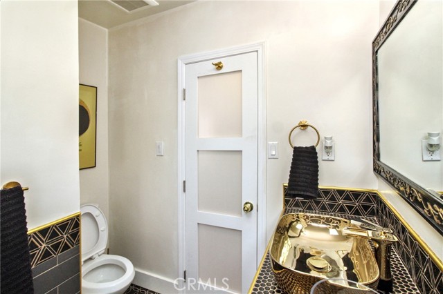 207 Santa Ana Avenue, Long Beach CA: https://media.crmls.org/medias/f389330f-a681-4aee-8496-a626b07be78e.jpg