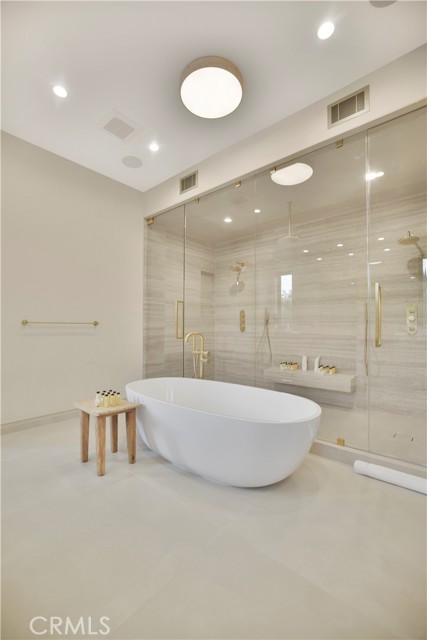 Detail Gallery Image 17 of 28 For 5170 Amestoy, Encino,  CA 91316 - 5 Beds | 6/2 Baths