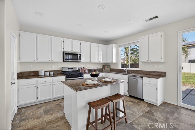 Detail Gallery Image 15 of 64 For 5996 Celeste, Hemet,  CA 92545 - 5 Beds | 3 Baths