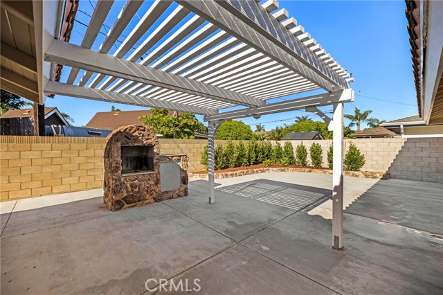 9351 Leilani Dr, Huntington Beach CA: https://media.crmls.org/medias/f38a0030-faab-46a4-8caf-5d721ebe495a.jpg