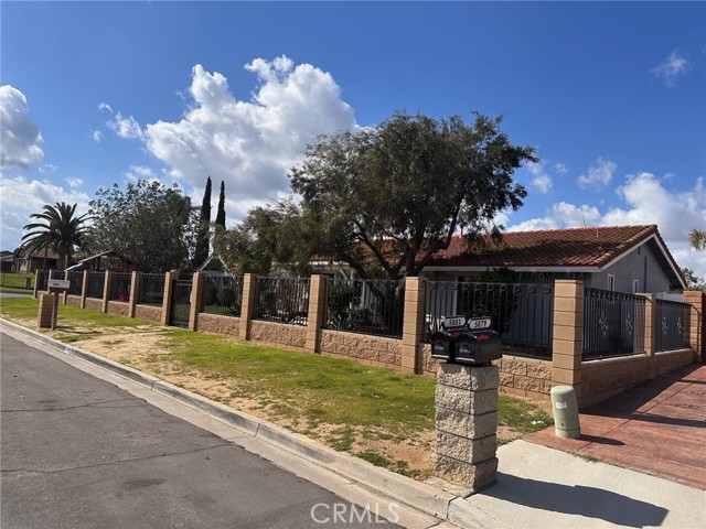 5895 Snowgrass Trail, Jurupa Valley CA: https://media.crmls.org/medias/f38a9c06-0dd9-449c-905b-50031cf55e10.jpg