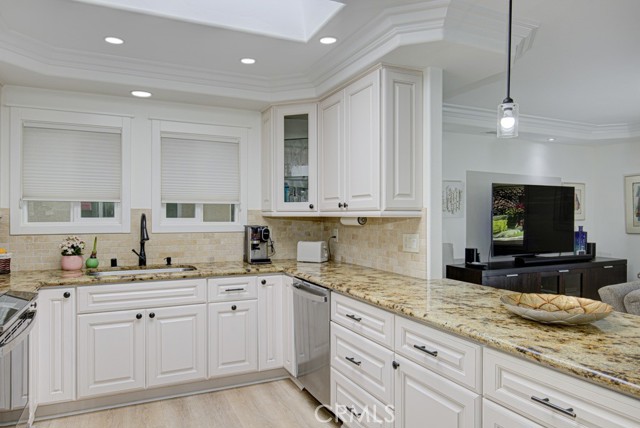 Detail Gallery Image 9 of 29 For 668 via Mendoza #Q,  Laguna Woods,  CA 92637 - 2 Beds | 2 Baths