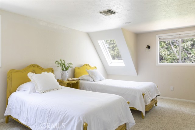 262 State Highway 173, Lake Arrowhead CA: https://media.crmls.org/medias/f38ac907-ad1f-4b12-971f-2f8f1c34e24b.jpg