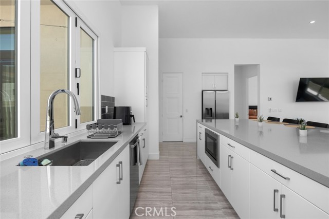 825 Fountain Drive, Palm Springs CA: https://media.crmls.org/medias/f38b2eb6-7af5-474e-81d4-bc1da679ae70.jpg