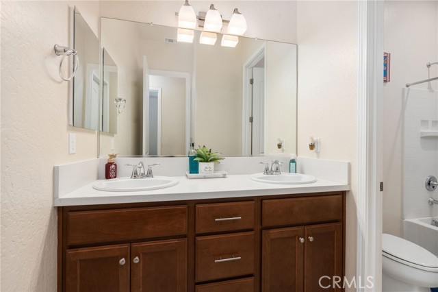 Detail Gallery Image 25 of 47 For 3024 Seaside Ave, Tulare,  CA 93274 - 5 Beds | 2/1 Baths