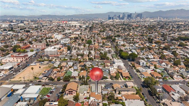 178 E 49th Street, Los Angeles CA: https://media.crmls.org/medias/f38c3b8f-b36b-4fa5-9344-6bb537305838.jpg
