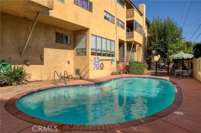 600 West Stocker Street, 308 photo 5