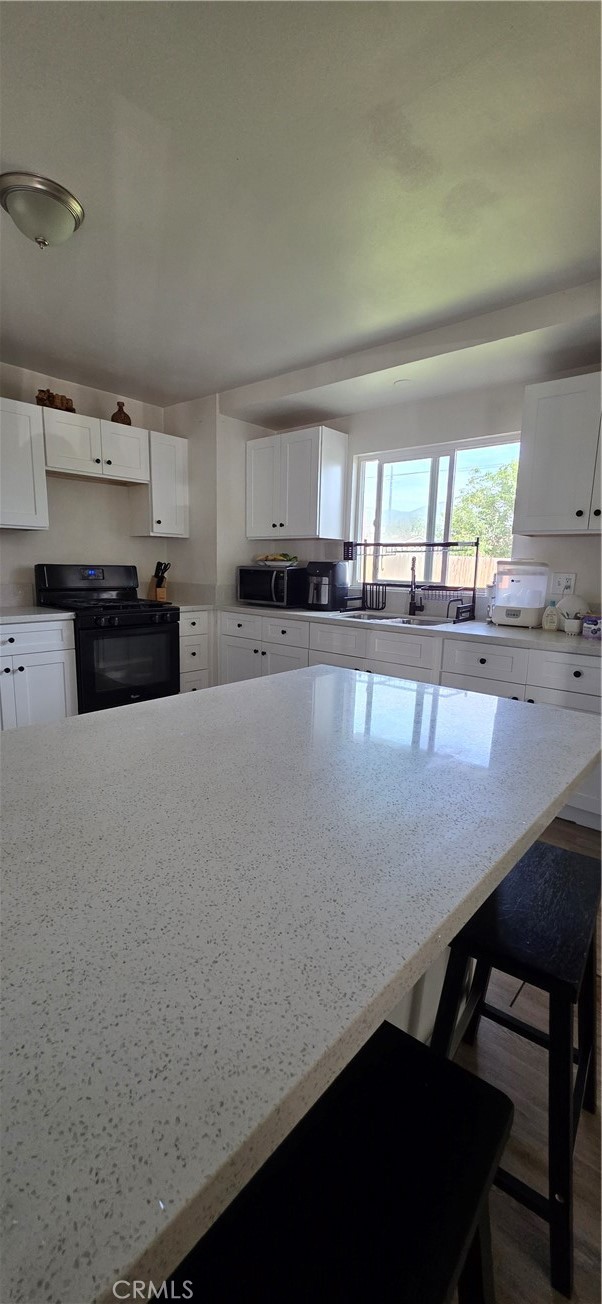 Detail Gallery Image 4 of 6 For 6821 Elmwood, San Bernardino,  CA 92404 - 3 Beds | 2 Baths