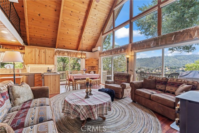 328 Wylerhorn Drive, Crestline CA: https://media.crmls.org/medias/f38ca2ba-b081-4dce-9b67-46e651a2bf7e.jpg