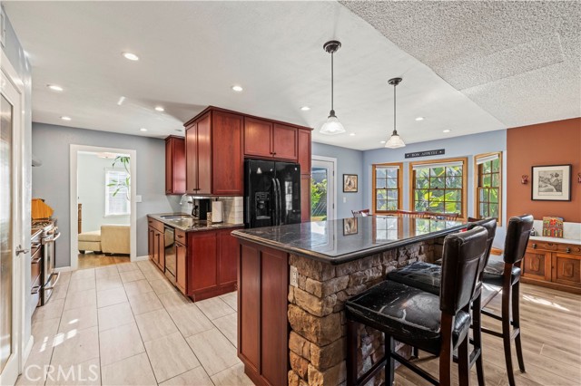 Detail Gallery Image 14 of 43 For 23668 via Delfina, Valencia,  CA 91355 - 4 Beds | 3 Baths