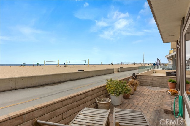 8 The Strand, Hermosa Beach, California 90254, 2 Bedrooms Bedrooms, ,2 BathroomsBathrooms,Residential,Sold,The Strand,SB21119175