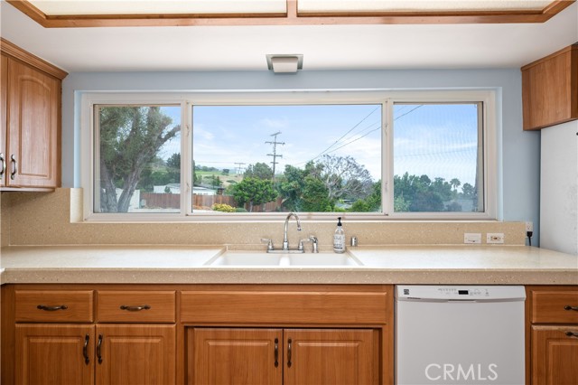 Detail Gallery Image 13 of 74 For 8 Clipper Rd, Rancho Palos Verdes,  CA 90275 - 5 Beds | 2/1 Baths