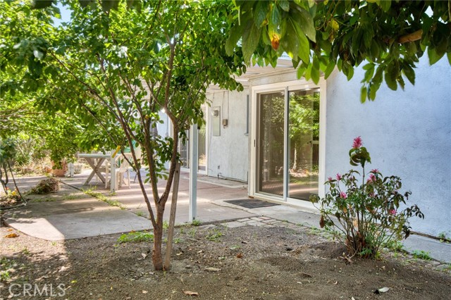 740 Walnut Lane, Santa Barbara CA: https://media.crmls.org/medias/f38f185a-a5d7-4198-a228-939433af6a36.jpg