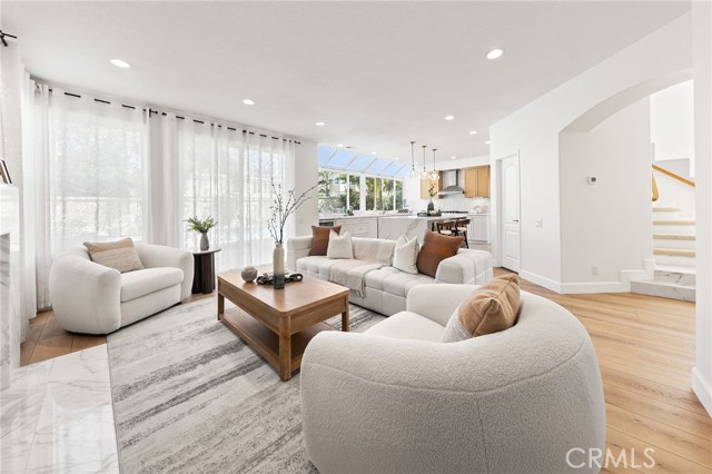 Detail Gallery Image 16 of 47 For 910 S Barton Ct, Anaheim,  CA 92808 - 4 Beds | 4/1 Baths