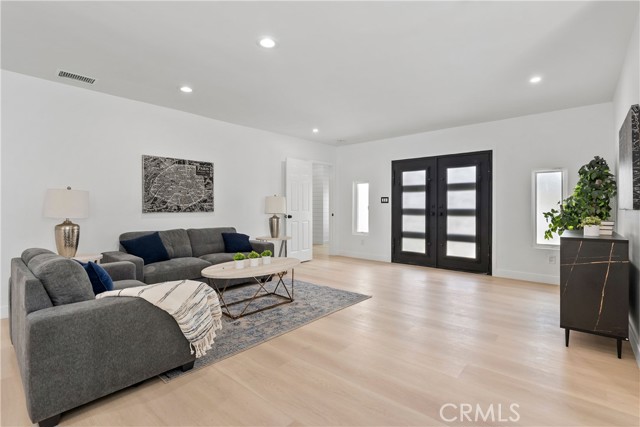 Detail Gallery Image 5 of 29 For 9044 Bigby, Downey,  CA 90241 - 4 Beds | 3 Baths