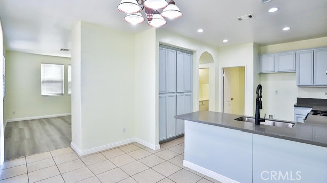 14412 Moon Valley Street, Victorville CA: https://media.crmls.org/medias/f3924fd2-00ff-4f93-98d6-b347a803c392.jpg