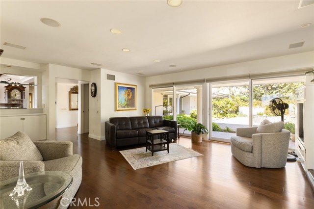 Detail Gallery Image 20 of 38 For 1 Jade, Corona Del Mar,  CA 92625 - 4 Beds | 3/1 Baths