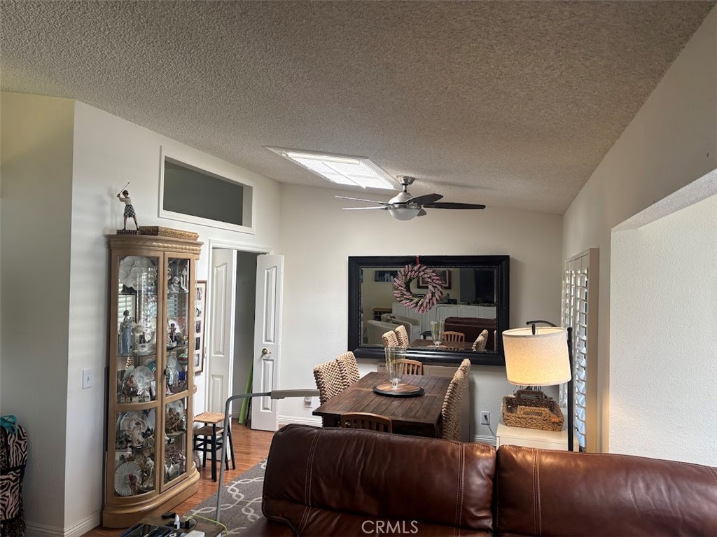 https://media.crmls.org/medias/f392beec-2673-4892-a7c2-6ff412159f06.jpg?preset=X-Large
