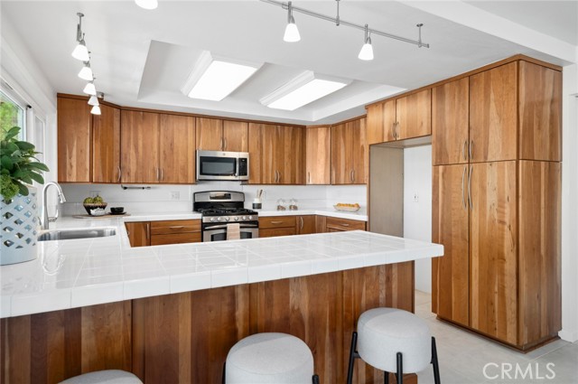 Detail Gallery Image 17 of 46 For 24852 Costeau St, Laguna Hills,  CA 92653 - 4 Beds | 2/1 Baths