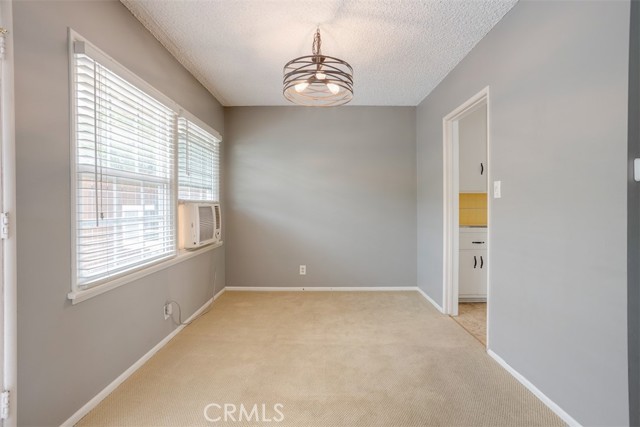 Detail Gallery Image 11 of 35 For 1906 Amber Ln, Burbank,  CA 91504 - 3 Beds | 1 Baths