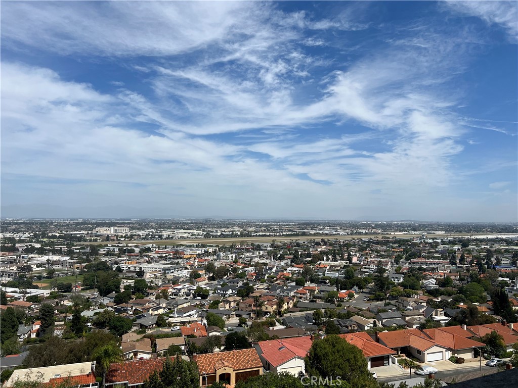 https://media.crmls.org/medias/f393eff6-740b-43a0-9830-2086b60b3e13.jpg?preset=X-Large