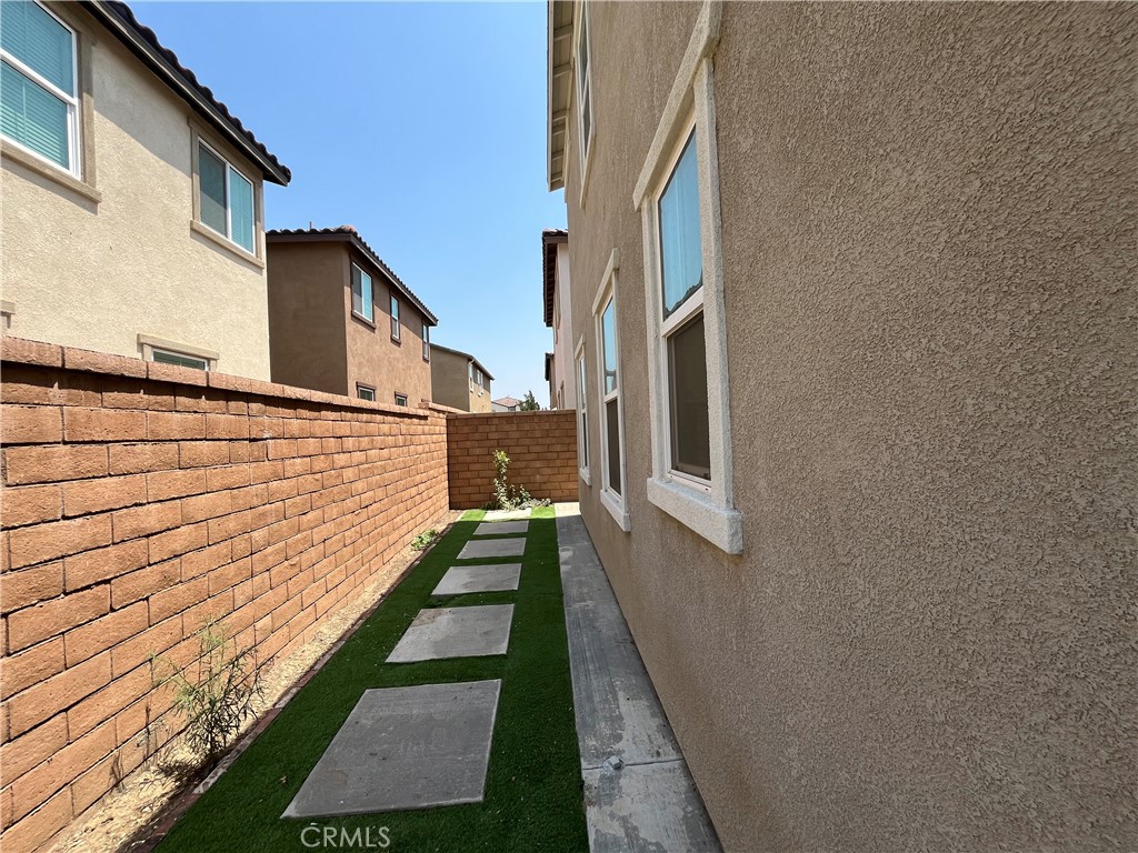 https://media.crmls.org/medias/f393f355-c478-4b61-9d6e-eff36dc6a382.jpg?preset=X-Large