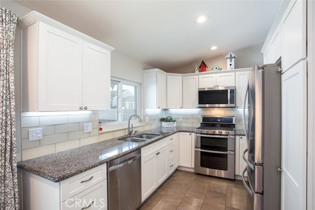 Detail Gallery Image 9 of 38 For 4470 Sapphire Ln, Oceanside,  CA 92056 - 2 Beds | 2 Baths