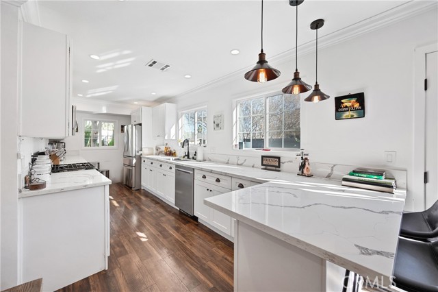 Detail Gallery Image 9 of 35 For 20852 Kittridge, Winnetka,  CA 91306 - 3 Beds | 2 Baths