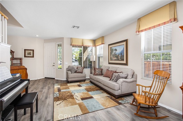 39691 Ashland Way, Murrieta CA: https://media.crmls.org/medias/f394df68-9417-4400-8b00-2d283fb2f5d7.jpg