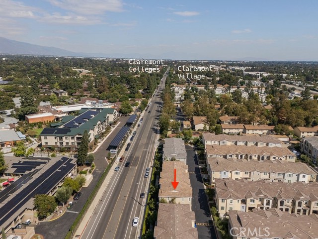 A short distance to Claremont Village and the Colleges