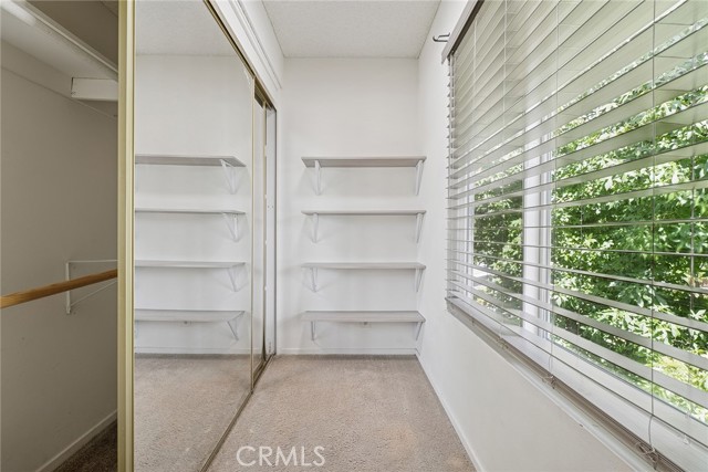 5789 Fairhaven Avenue, Woodland Hills CA: https://media.crmls.org/medias/f3951757-e4bf-44a5-a9f0-50daa72e1de2.jpg