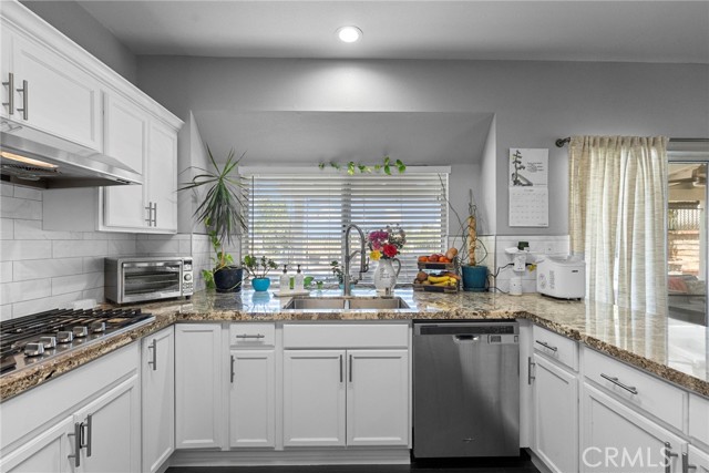 Detail Gallery Image 14 of 45 For 22565 Pecan Pl, Saugus,  CA 91390 - 4 Beds | 2/1 Baths