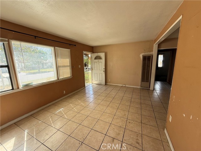 4416 Mesa, Bakersfield CA: https://media.crmls.org/medias/f395d8ae-8b71-4a6c-907e-ffcf6d9b221c.jpg