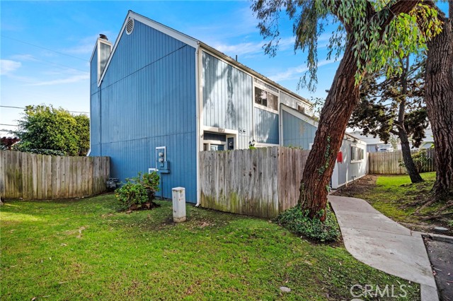 Detail Gallery Image 2 of 49 For 1025 Sea Breeze #11,  Costa Mesa,  CA 92627 - 2 Beds | 2/1 Baths