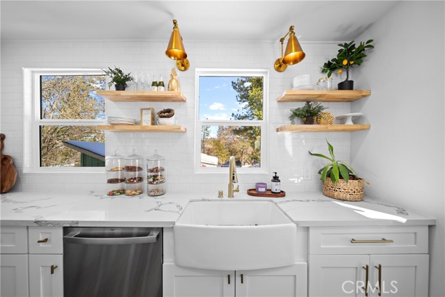 Detail Gallery Image 1 of 22 For 27584 Weirwood Dr, Lake Arrowhead,  CA 92326 - 2 Beds | 1 Baths