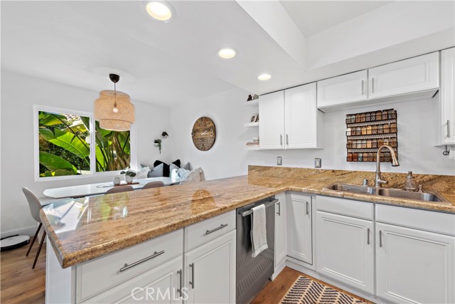 Detail Gallery Image 4 of 35 For 214 via Robina #1,  San Clemente,  CA 92672 - 2 Beds | 2 Baths