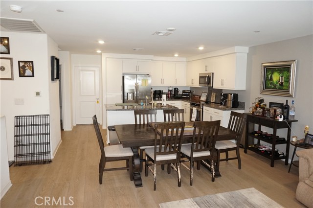 Detail Gallery Image 4 of 21 For 7383 Olive Grove Str., Riverside,  CA 92507 - 2 Beds | 2 Baths