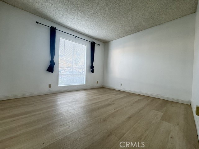 https://media.crmls.org/medias/f3973bc4-554b-4bcf-9ab3-5b515f3d21fd.jpg?preset=X-Large