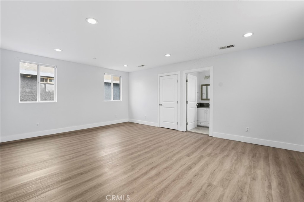 MLS #WS25226167 image #12