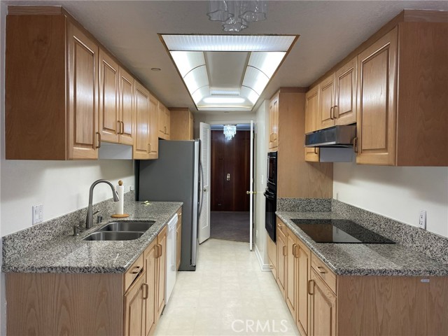 Detail Gallery Image 4 of 32 For 200 N Swall Dr #L252,  Beverly Hills,  CA 90211 - 2 Beds | 2 Baths