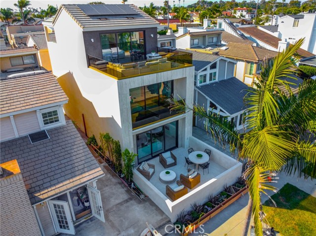 Detail Gallery Image 4 of 68 For 505 17th St, Huntington Beach,  CA 92648 - 3 Beds | 2/1 Baths