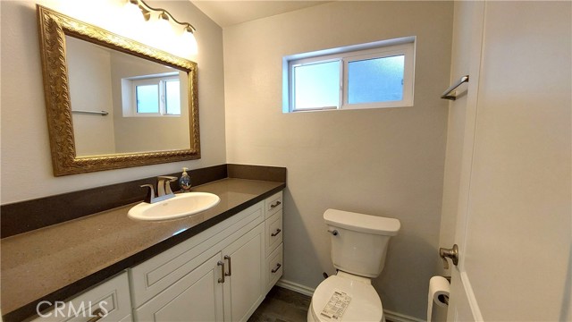 Detail Gallery Image 27 of 35 For 8649 Cantaloupe Ave, Panorama City,  CA 91402 - 3 Beds | 3 Baths