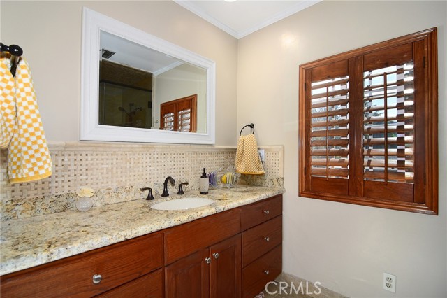 Detail Gallery Image 28 of 61 For 19849 Greenbriar Dr, Tarzana,  CA 91356 - 6 Beds | 4 Baths