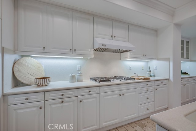 2569 Bungalow Place, Corona del Mar CA: https://media.crmls.org/medias/f39a7029-e715-476c-9166-db3a42c0730b.jpg