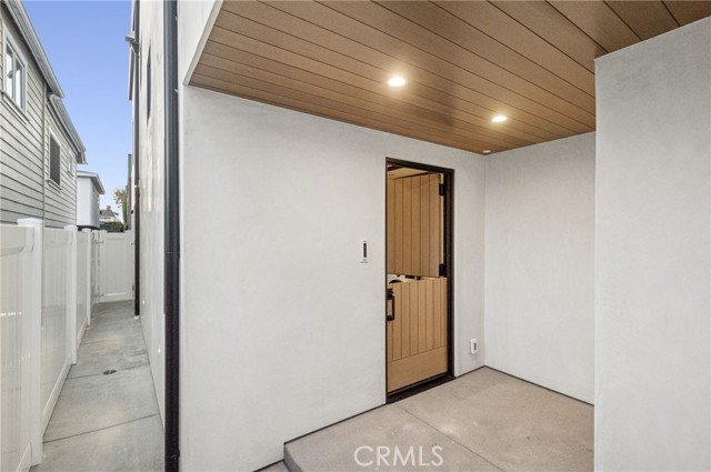 Detail Gallery Image 20 of 21 For 605 1/2 Carnation, Corona Del Mar,  CA 92625 - 2 Beds | 2/1 Baths