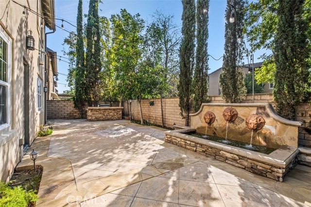 20 Townsend, Irvine CA: https://media.crmls.org/medias/f39bd503-fe68-44a1-831f-c4804221e9fb.jpg