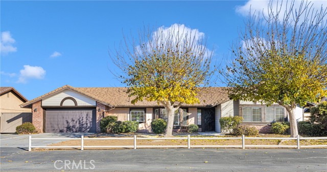 Detail Gallery Image 1 of 34 For 13593 Coachella Rd, Apple Valley,  CA 92308 - 3 Beds | 2 Baths