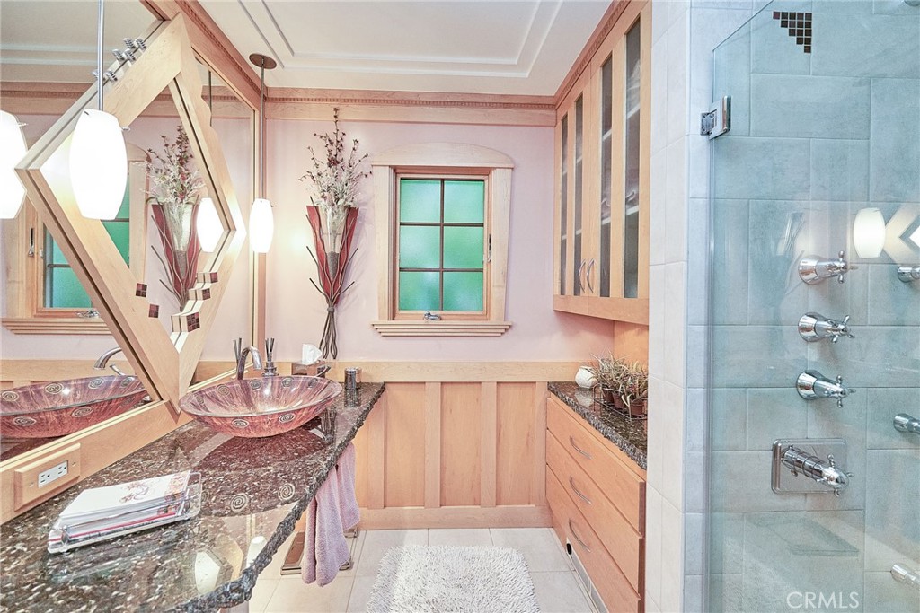 https://media.crmls.org/medias/f39d2a07-fcd7-4bc2-b937-b14881873164.jpg?preset=X-Large